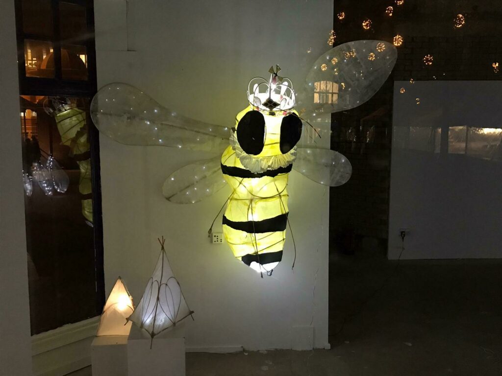 Queen bee lantern